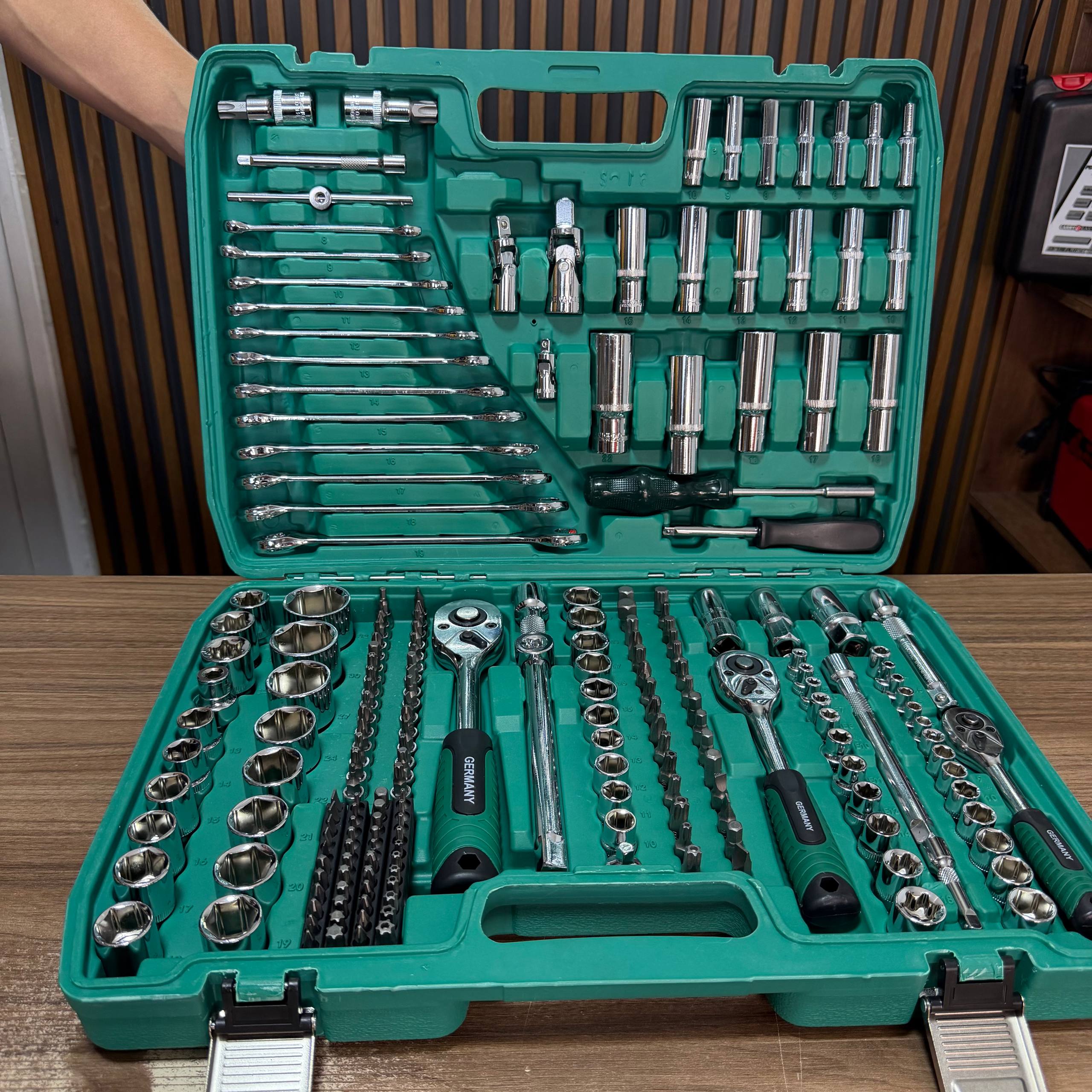 Set de herramientas de 216 Piezas Para todos tus trabajos
